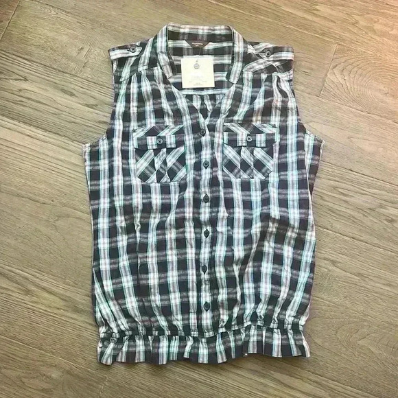 🌸4/$30🌸✨🆕denver Hayes🆕✨ | Blue paid sleeveless button down - Picture 1 of 8